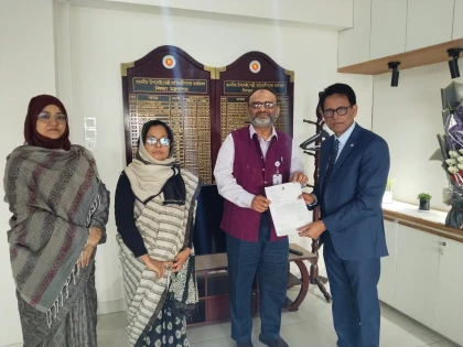 ঢাবি উপাচার্যের পদ থেকে অব্যাহতি চেয়ে নিয়াজ আহমদ খানের আবেদনপত্র পেশ